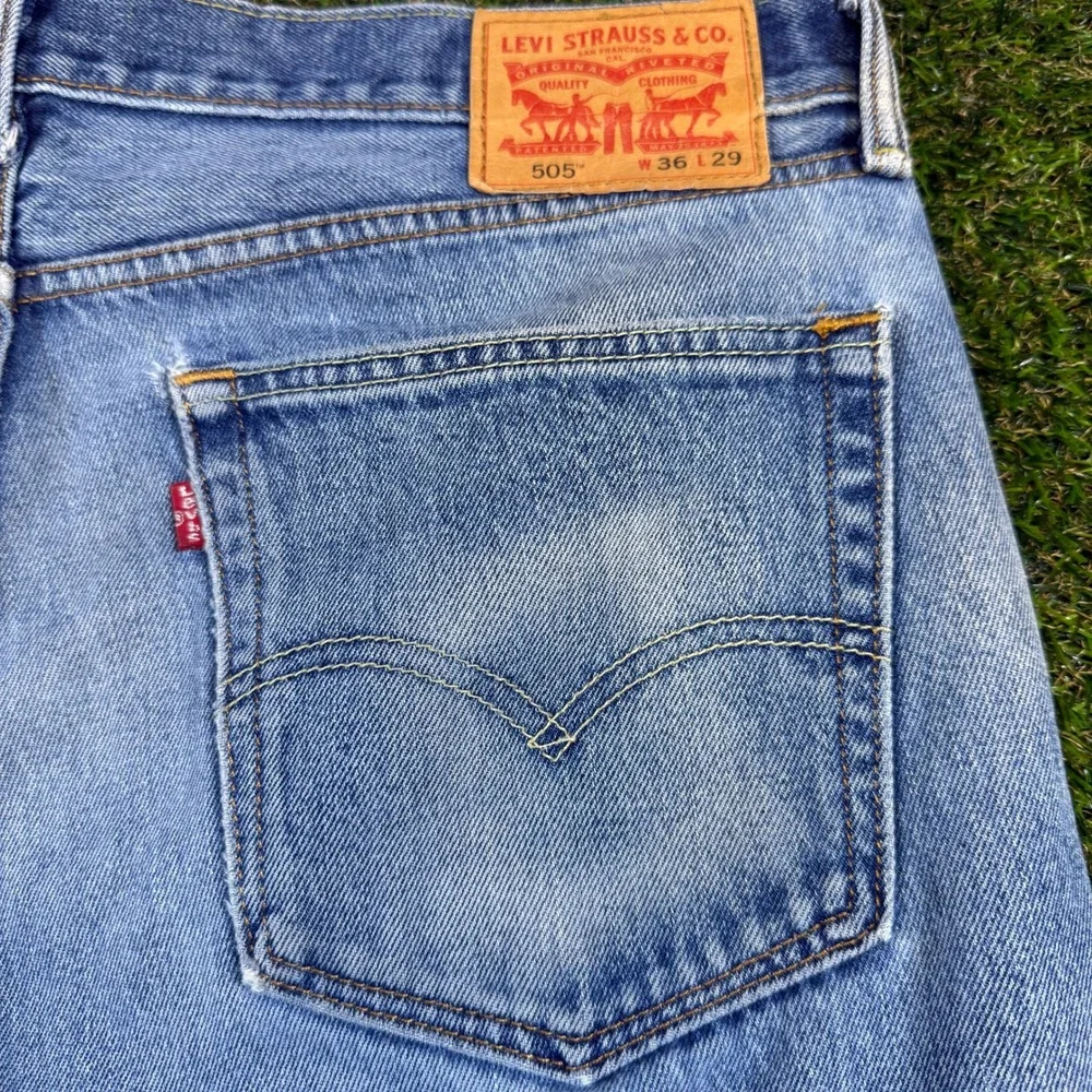 Levis 505 Regular Fit Straight Leg Jeans Mens 36x29 Light Wash Denim 00505-4891